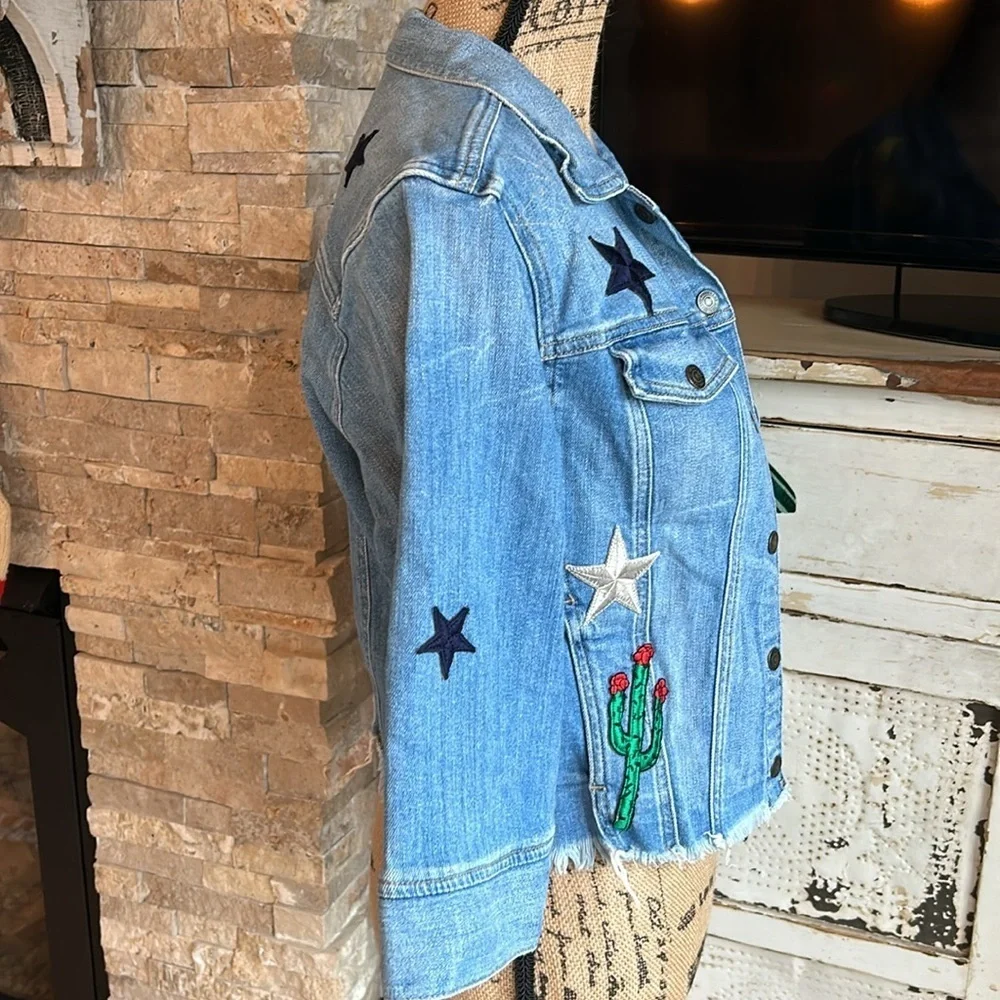 Guess cropped raw hem 3/4 sleeve hippie patches star cactus peace jean jacket - Picture 8 of 16